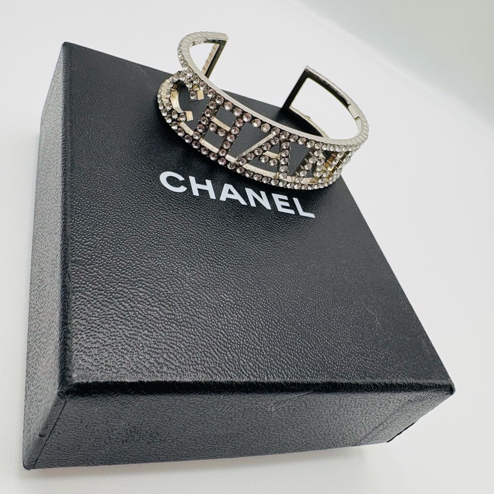 Chanel Silver Cuff Bracelet - Authentic - Picture 4 of 6